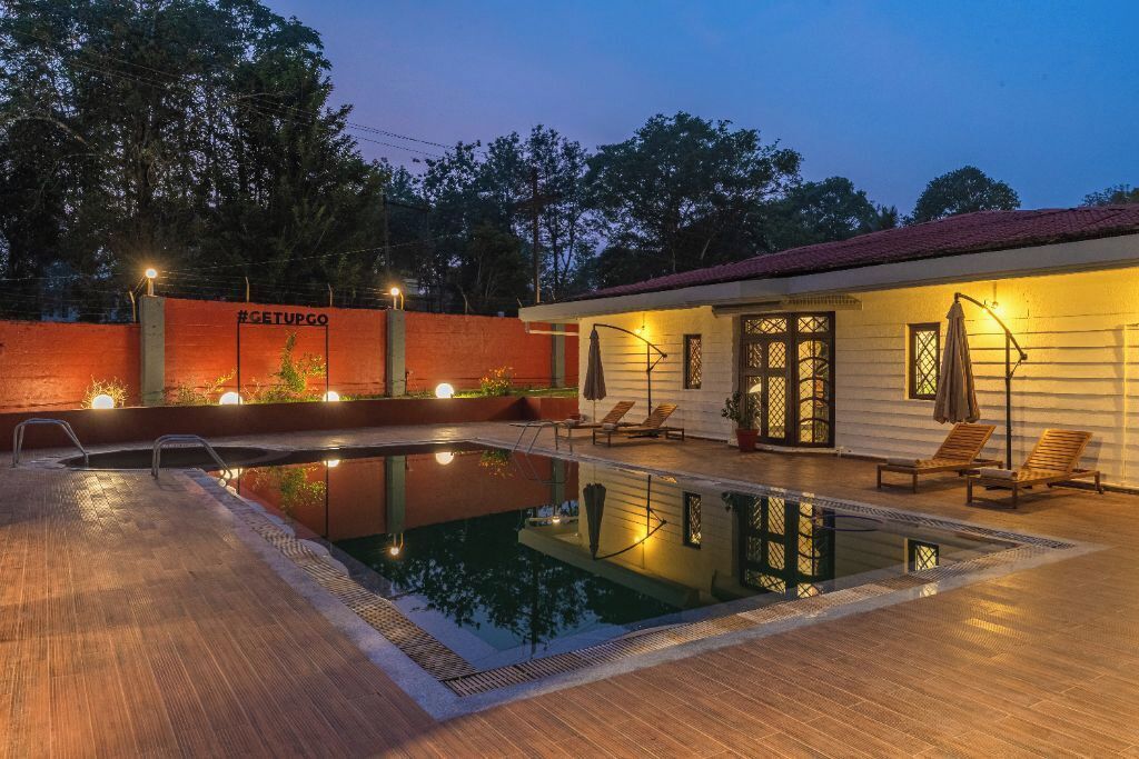 Hồ bơi ngoài trời 