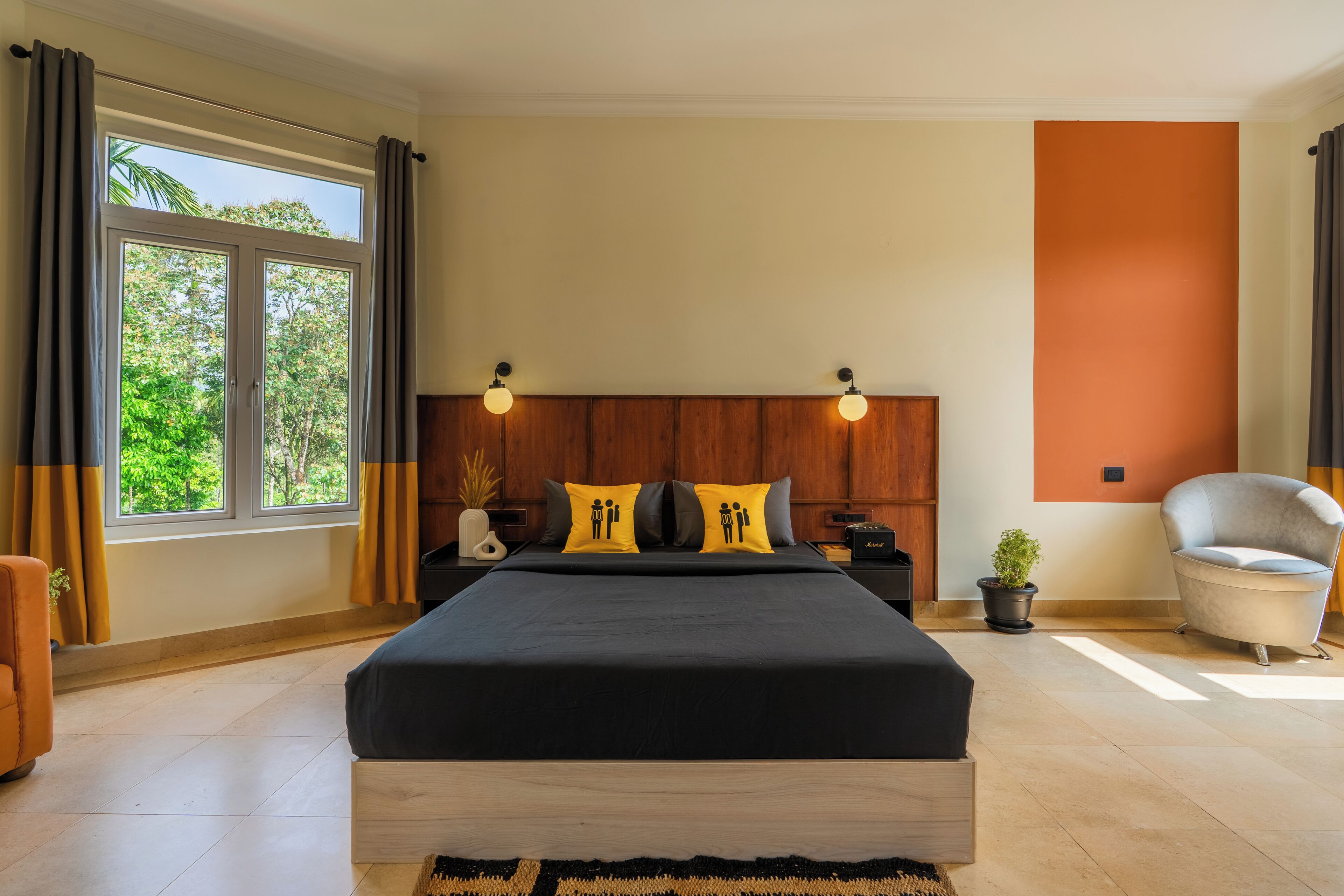 Deluxe Double Room with Balcony and Garden View