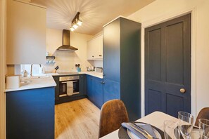 Fridge, oven, stovetop, electric kettle - Host & Stay | Daisy Cottage (Masham)