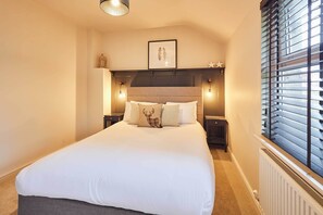 2 bedrooms, iron/ironing board, bed sheets