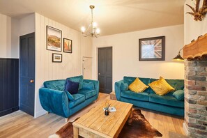 TV, fireplace, books, offices