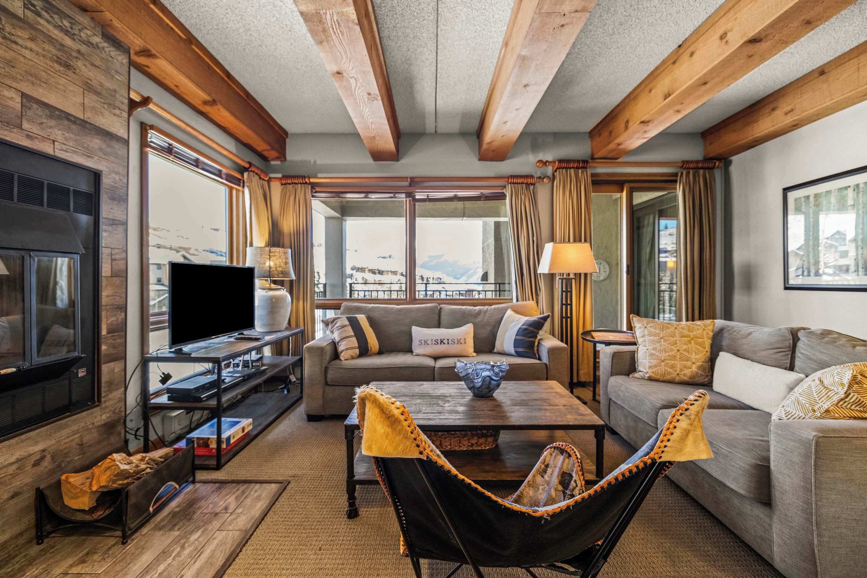 電視、壁爐、DVD 播放機、 辦公室