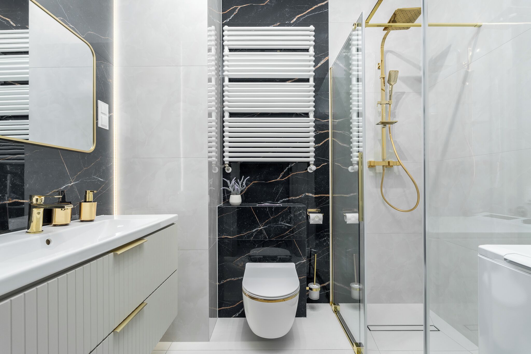 Classic Apartment, Balcony | Bathroom