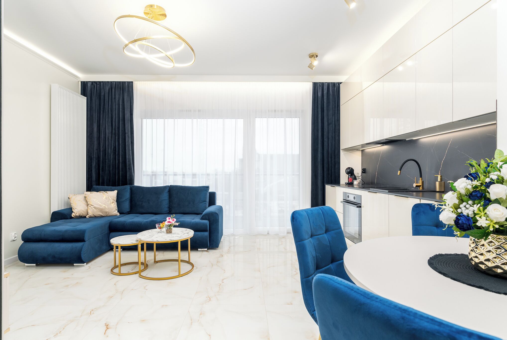 Departamento clásico, balcón | Área de sala de estar