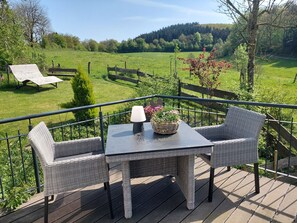 تناول الطعام بالخارج