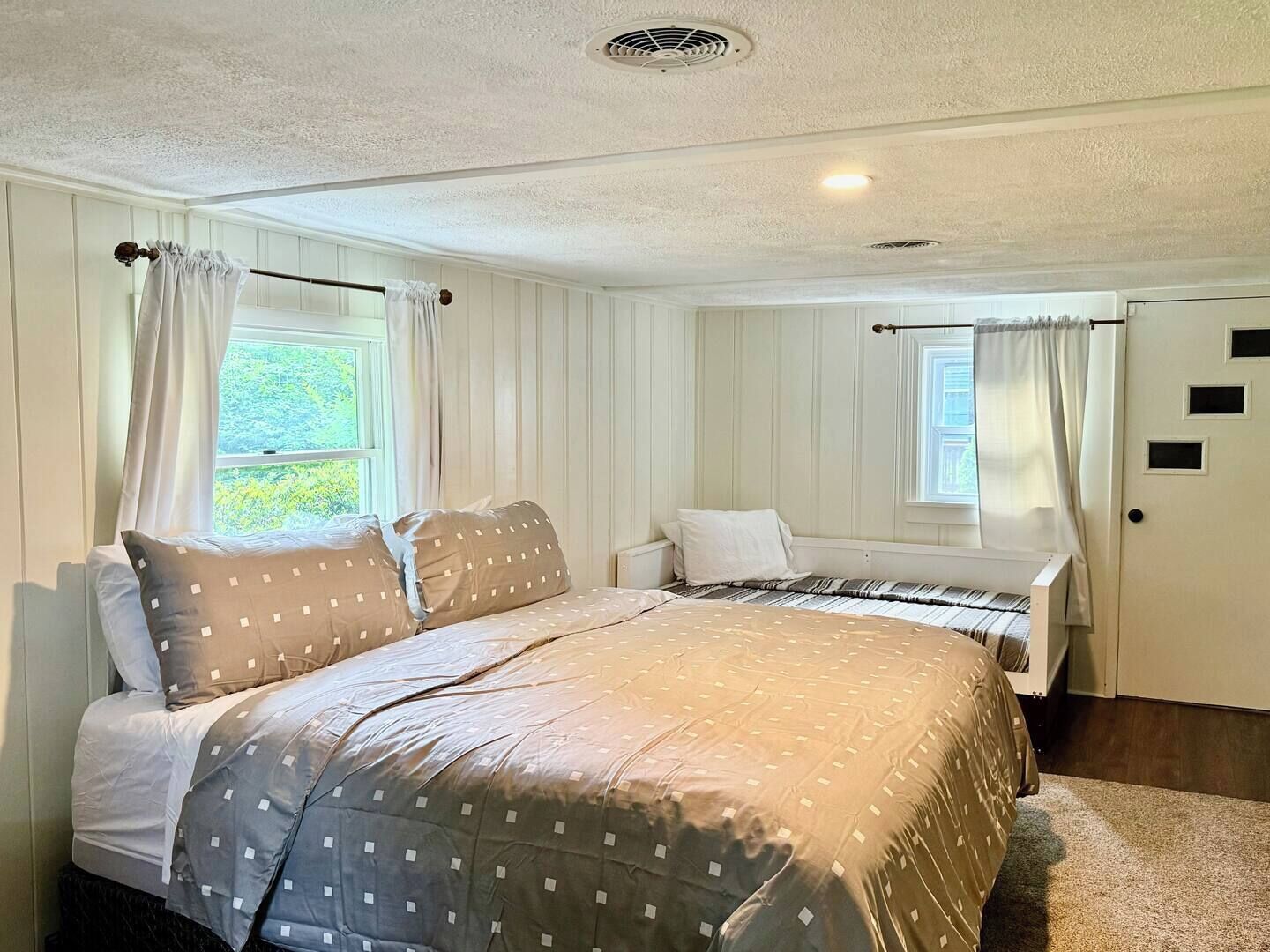 4 habitaciones, tabla de planchar con plancha y wifi gratis 