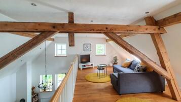 TV, fireplace, stereo