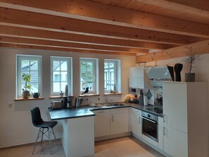 Fridge, microwave, oven, stovetop - Holiday Apartment 'Auf'm Kornboden', 120 sqm, 2 Bedrooms, Max. 4 Guests (Lennestadt)