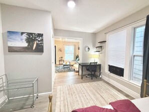 4 slaapkamers, een strijkplank/strijkijzer, gratis wifi, beddengoed