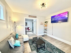 Een smart-tv en een kantoor