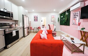 Smart TV, offices - Pink Paradise Barbie Themed Bliss (Philadelphia)