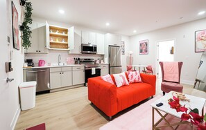 Smart TV, offices - Pink Paradise Barbie Themed Bliss (Philadelphia)