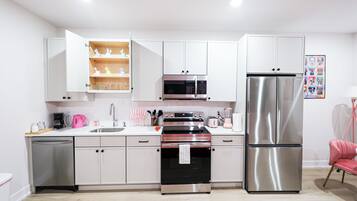 Refrigerador, microondas, horno, placa de cocina