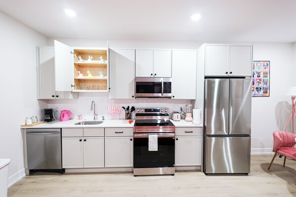 Fridge, microwave, oven, stovetop - Pink Paradise Barbie Themed Bliss (Philadelphia)