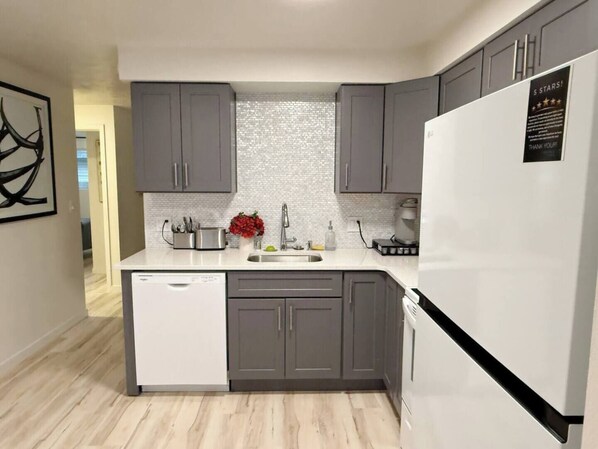 Fridge, stovetop, dishwasher, toaster - 2 King beds Queen Sleeper Sacred Hear_ Downtown (Spokane)