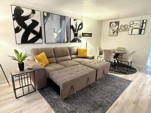 TV - 2 King beds Queen Sleeper Sacred Hear_ Downtown (Spokane)