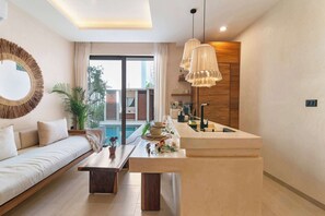 Interior - Suite with Swim-Up Pool - 10 Min from the Beach (Tulum)