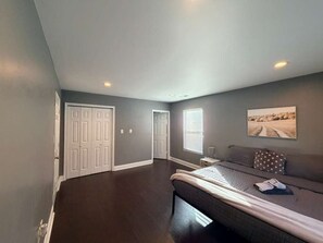 3 bedrooms, desk, iron/ironing board, travel cot