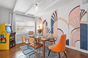 Dining - Modern 3Bd 2Ba Firepit-Sleeps 8 King Bed (Chamblee)