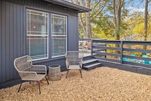 Terrace/patio - Modern 3Bd 2Ba Firepit-Sleeps 8 King Bed (Chamblee)
