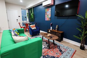 智能电视、办公室