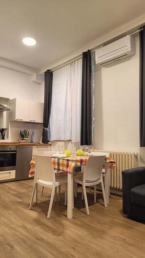 Dining - Elegant and modern one-bedroom apartment with fully equipped kitchen (Milano)