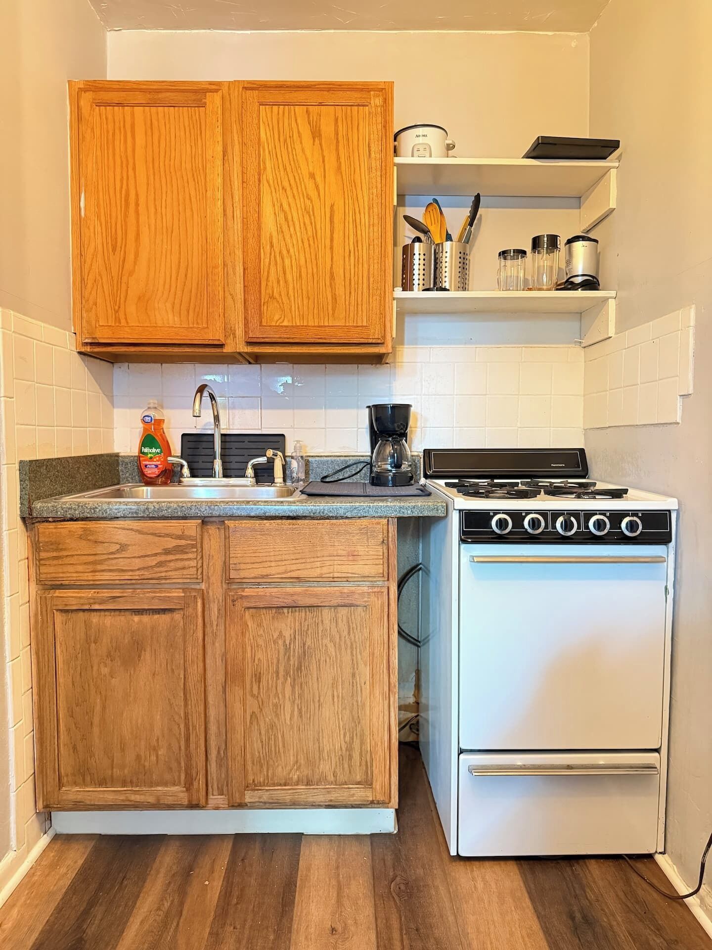 ثلاجة، ميكروويف، فرن، موقد طهي مسطح