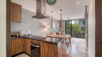 Departamento, 2 camas Queen size, balcón, vista a la ciudad (Piso Roma 2) | Cocina privada