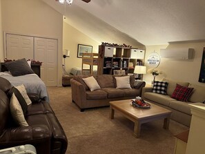 3 bedrooms, iron/ironing board, Internet, bed sheets - Three Bedroom Multi Level Condo #315 (Lincoln)