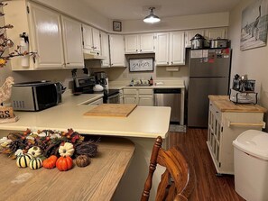 Fridge, microwave, oven, stovetop - Three Bedroom Multi Level Condo #315 (Lincoln)