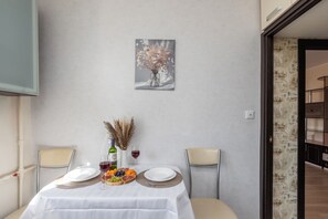 Classic Apartment, Balcony, Courtyard View | Private kitchen - Apartment near Komarovsky Market (Minsk)