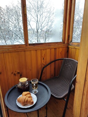 Classic Apartment, Balcony, Courtyard View | Balcony - Apartment near Komarovsky Market (Minsk)