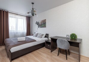 Classic apartman, erkély, kilátással az udvarra | Sötétítőfüggöny, vasaló/vasalódeszka és ingyenes wifi