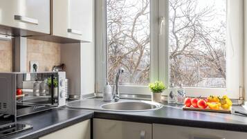 Classic Apartment, Balcony, Courtyard View | Private kitchen | Electric kettle