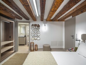 2 bedrooms, iron/ironing board, free WiFi, bed sheets - Palace Of The Elect Rose Apartment R&R (Venecia)