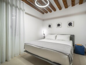 2 bedrooms, iron/ironing board, free WiFi, bed sheets - Palace Of The Elect Blue Apartment R&R (Venecia)