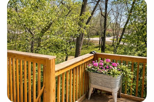 Cute Cottage/Pet Friendly/Clean/Trails/ Nature and Historic Madison