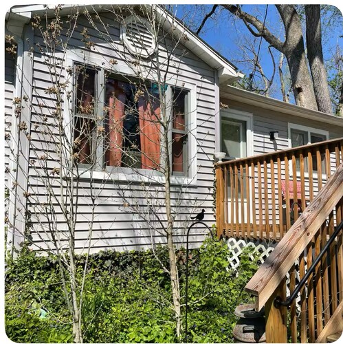 Cute Cottage/Pet Friendly/Clean/Trails/ Nature and Historic Madison