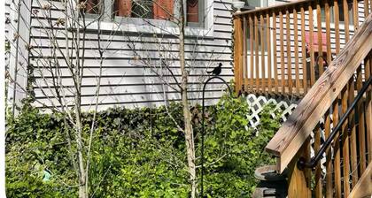 Cute Cottage/Pet Friendly/Clean/Trails/ Nature and Historic Madison