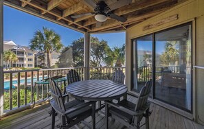 Outdoor dining - Oceanfront Condo in Wild Dunes (Isle Of Palms)