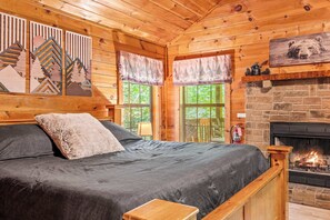 1 bedroom, WiFi, bed sheets - Cozy Cabin w Hot Tub & Pac-Man near Downtown! (Sevierville)
