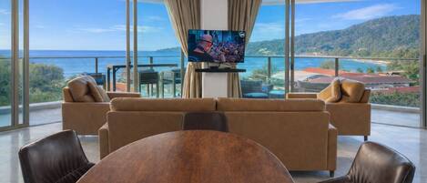 Condo, 2 Bedrooms, Balcony, City View | Living room