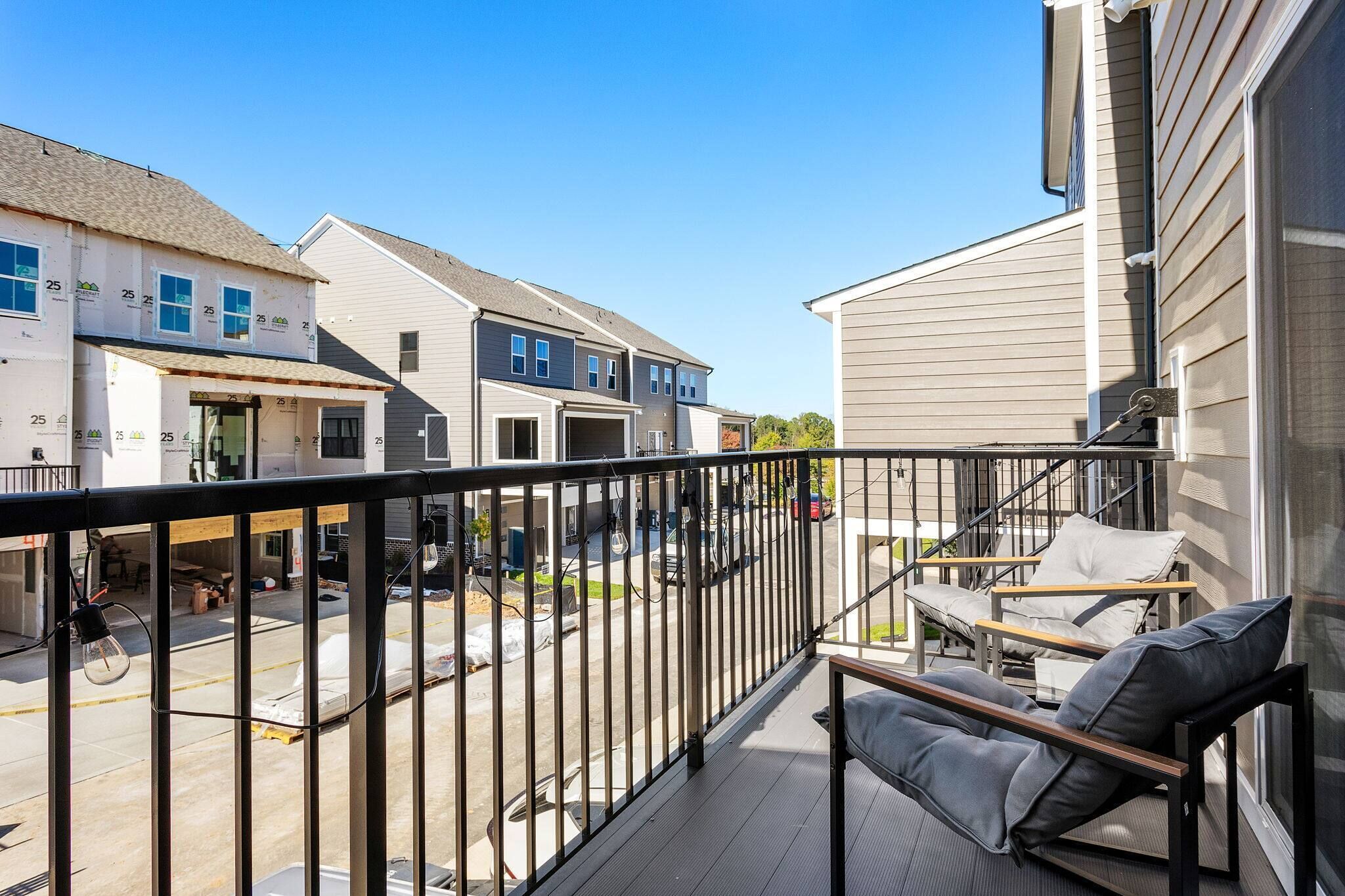 House, 3 Bedrooms, Balcony, City View | Balcony