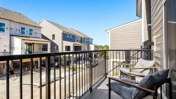 Nhà, 3 phòng ngủ, ban công, quang cảnh thành phố | Ban công