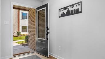 Nhà, 3 phòng ngủ, ban công, quang cảnh thành phố | Nội thất