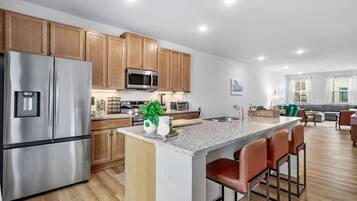 Nhà, 3 phòng ngủ, ban công, quang cảnh thành phố | Nội thất