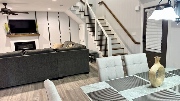 Rumah, 4 kamar tidur, balkon | Ruang keluarga