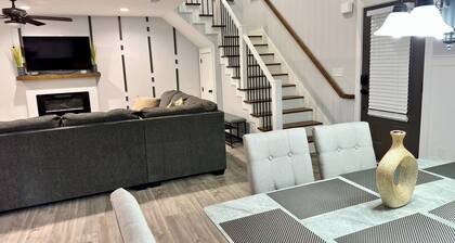 Snellville Retreat - Modern 4 Bedroom Home Sleeps 10