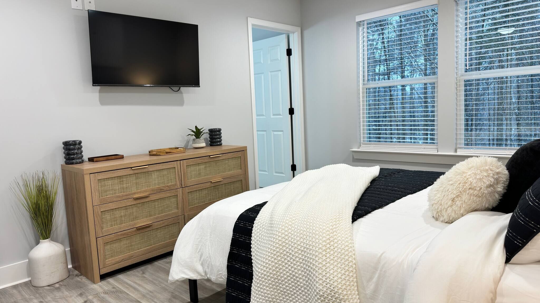 House, 4 Bedrooms, Balcony | Room amenity