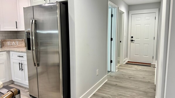 Interior - Snellville Retreat - Modern 4 Bedroom Home Sleeps 10 (Snellville)